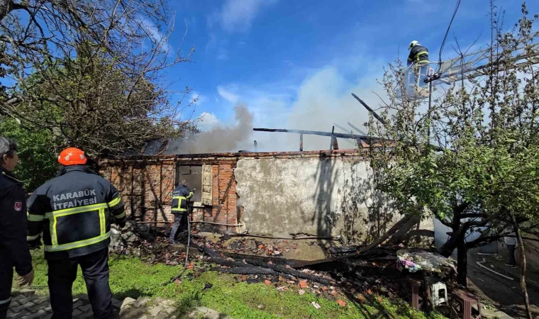 Karabük’te tek katlı ev alevlere teslim oldu