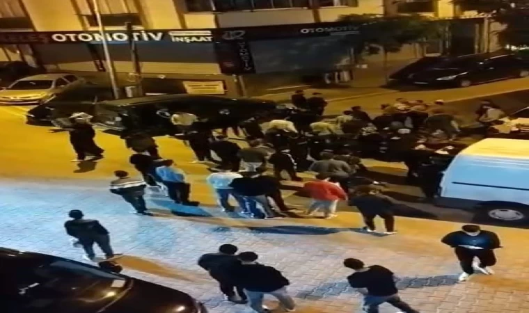 Kaza sonrasında iki aile birbirine girdi; o anlar kamerada