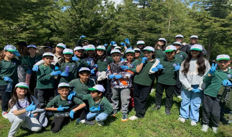 Kent ormanında çöpler toplandı