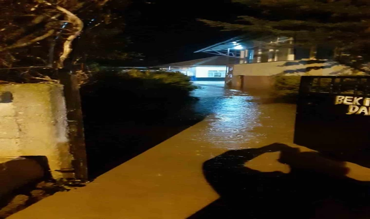 Kırşehir’de sağanak yağış sele neden oldu