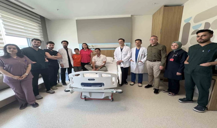 Kopan kulak memesi süpermikrocerrahi ile yerine dikildi