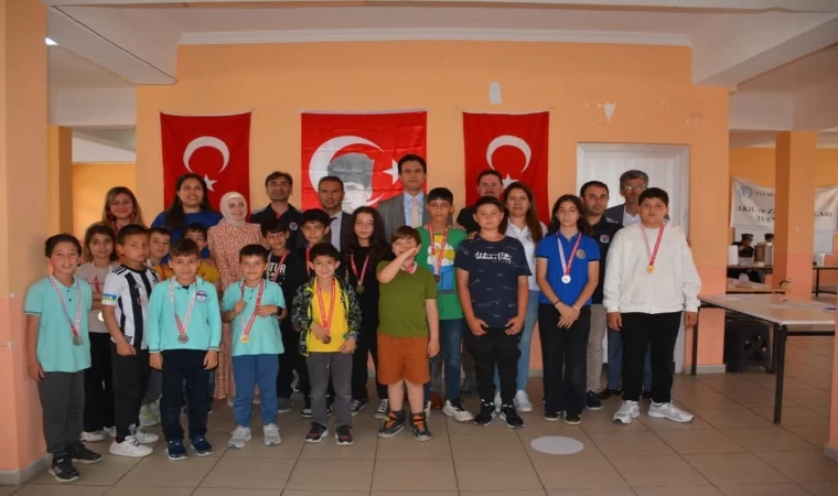 Köyceğiz’de Mavi Yeşil Okullar Projesi Satranç Turnuvası tamamlandı