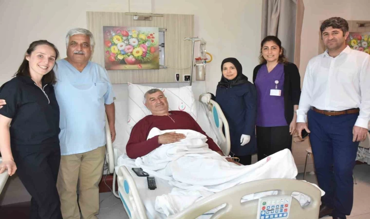 Köyceğiz’de yapılan ameliyatta hastanın safra kesesinden 491 taş çıktı