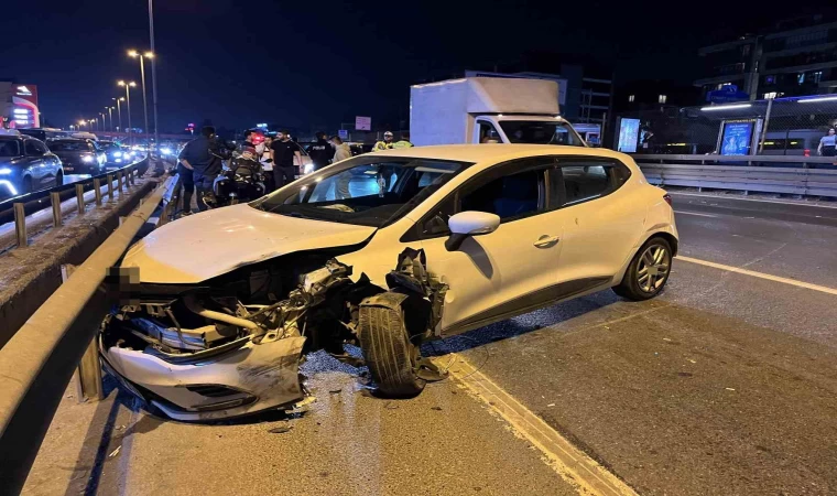 Küçükçekmece E-5’te alkollü sürücü zincirleme kazaya neden oldu
