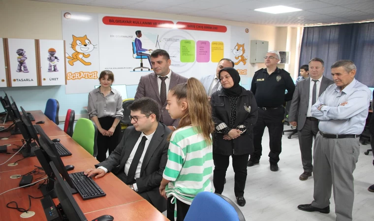 Kula’da Bilişim Sınıfı Öğrencilerle Buluştu