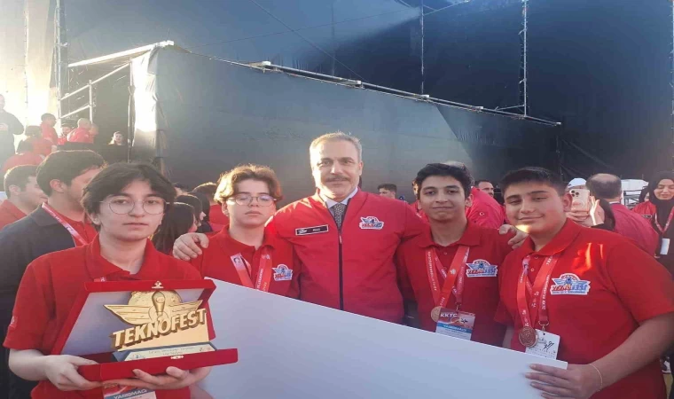 Malatyalı öğrenciler Teknofest 2025 Kıbrıs Finalleri’nden Türkiye Şampiyonu olarak döndü