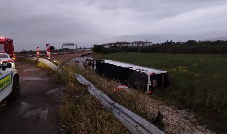 Manisa’da yolcu otobüsü şarampole yuvarlandı: 10 yaralı