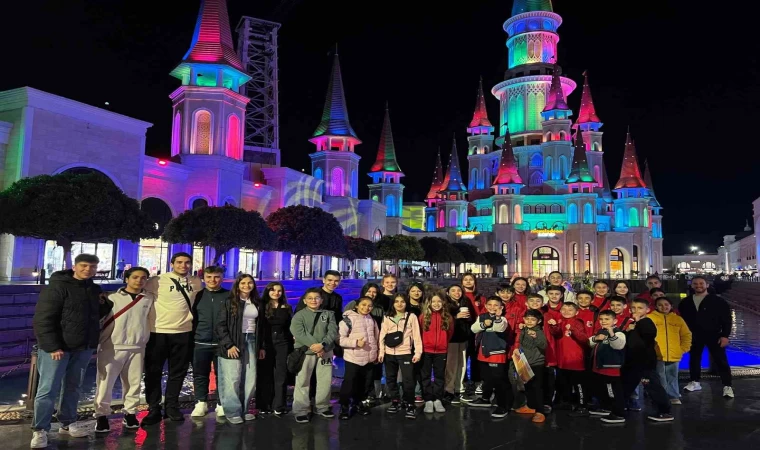 Manyaslı yıldız karateciler Antalya’dan madalyalarla döndü