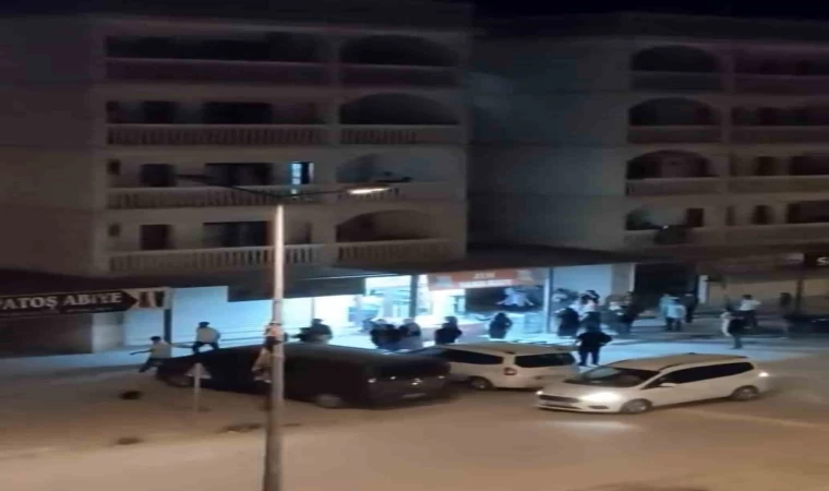 Mardin’de arbedede market önündeki dolabın devrildiği anlar kamerada