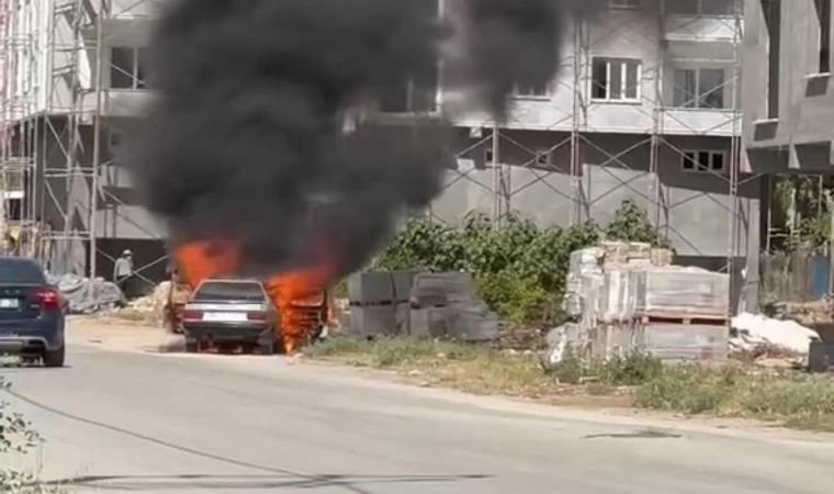 Mardin’de park halindeki otomobil alev topuna döndü