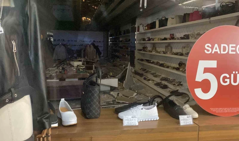 Mersin Forum AVM’deki iş yerinde asma cam tavan çöktü: 2 yaralı