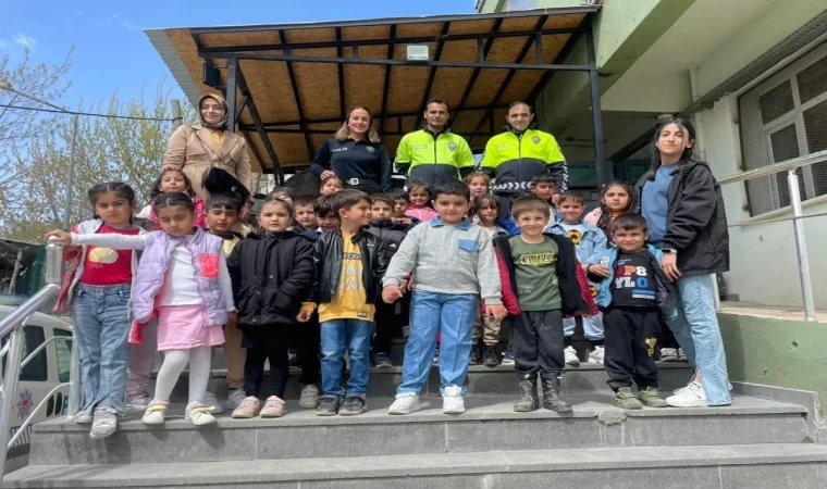 Minik öğrencilerden anlamlı ziyaret