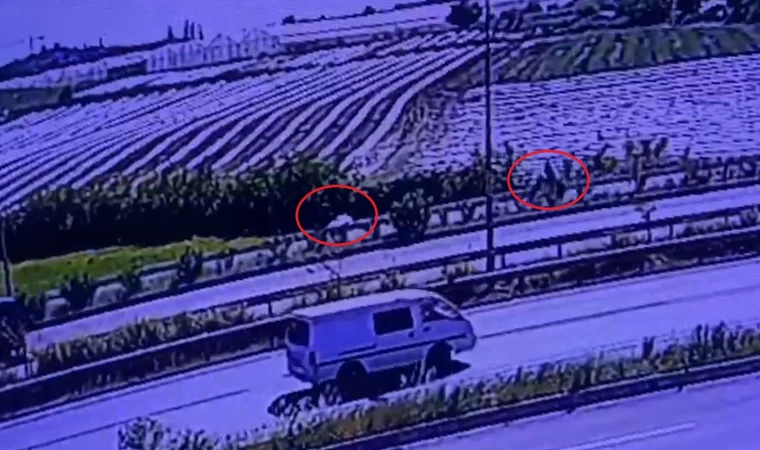 Motosikletlerin çarpıştığı kaza kamerada