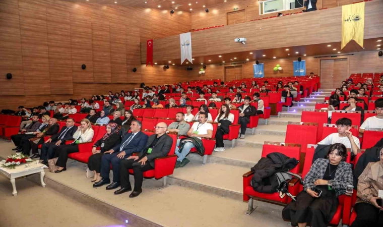 Öğrenciler ‘Liseler Arası İklim Münazarası’nda fikirlerini savundu