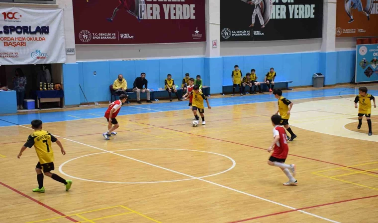 Okul Sporları futsal müsabakaları tamamlandı
