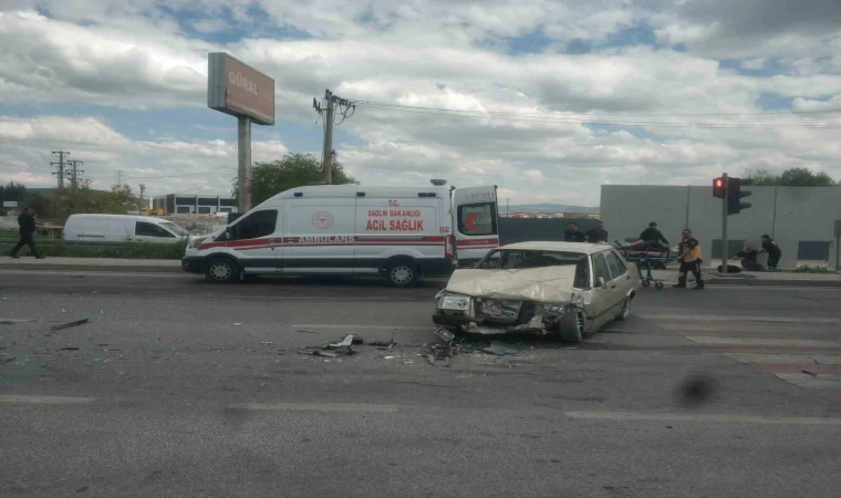 Otomobillerin çarpıştığı kazada 4 kişi yaralandı