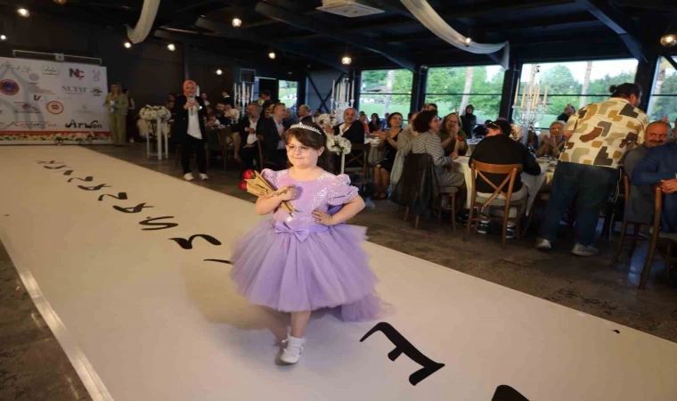 Özel çocuklar podyumda ışıldadı