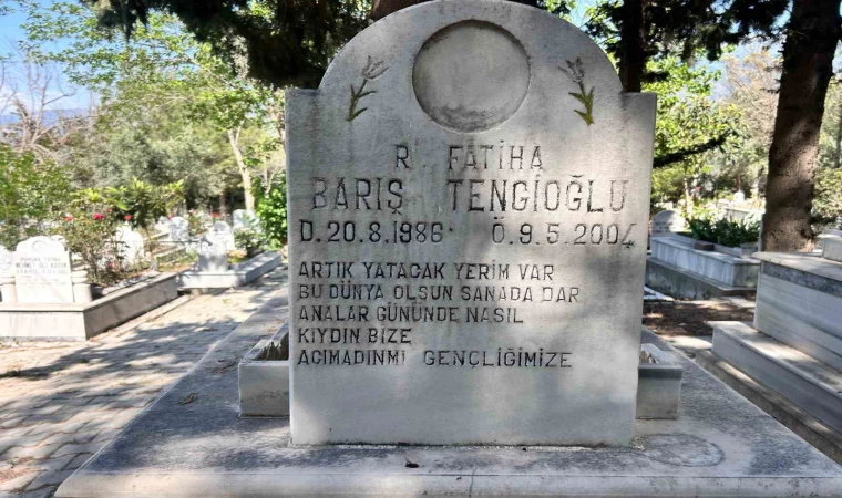 Özgür Özel’e saldıran şüphelinin katlettiği oğlunun mezarındaki ”Analar gününde nasıl kıydın bize” ifadeleri dikkat çekti