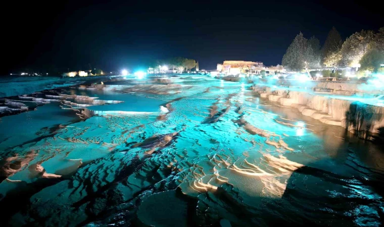 Pamukkale ve Hierapolis’i gece 76 bin kişi ziyaret etti