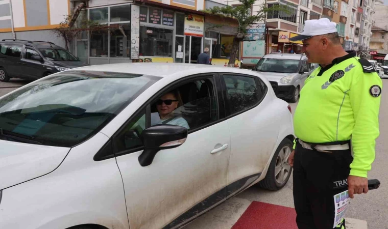 Polislerden hayat kurtaran trafik bilgilendirmesi