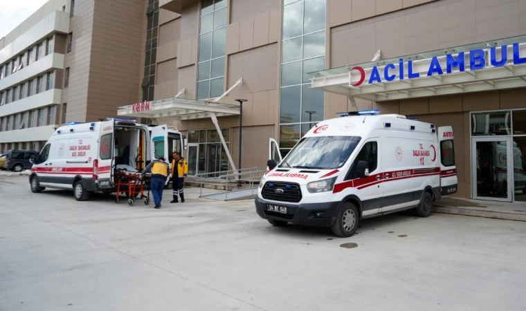 Refüje çarpan motosikletin sürücüsü öldü