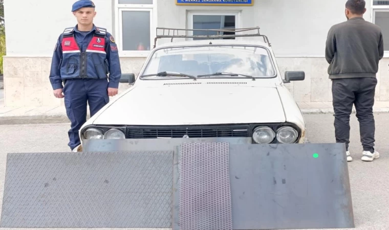 Römork arka kapağını çalmak isteyen şahıs yakalandı