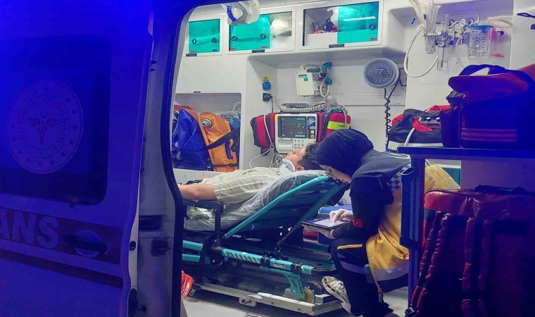 Sakarya’da otomobil ile motosiklet çarpıştı: 3 yaralı