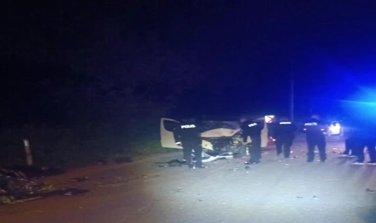 Sakarya’da otomobilin çarptığı motosiklet paramparça oldu: Motokurye hayatını kaybetti