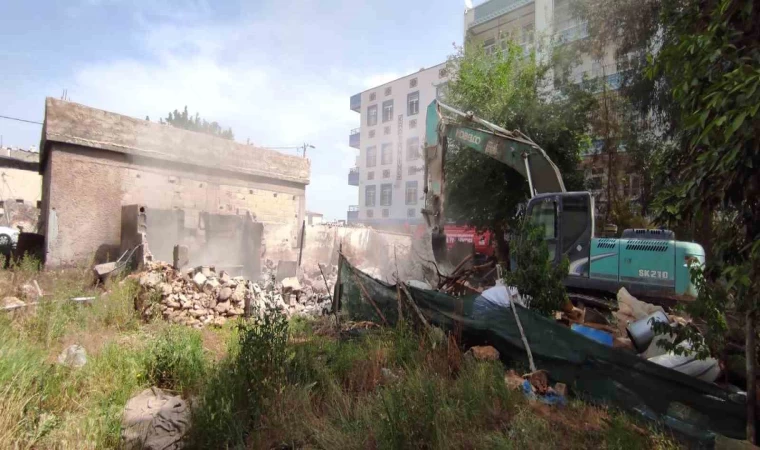 Şanlıurfa’da ilginç yıkım
