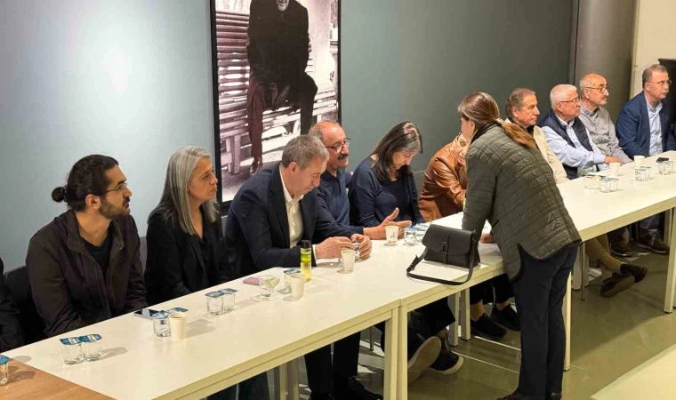 Sırrı Süreyya Önder’in yakınları Nazım Hikmet Kültür Merkezi’nde taziyeleri kabul ediyor