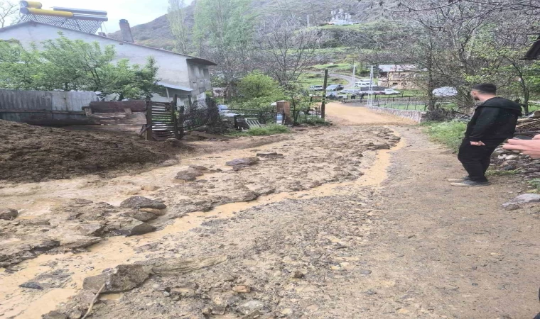 Sivas’ta sağanak sonrasında ahır, sel sularına teslim oldu