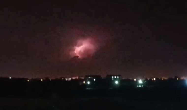 Siverek’te şimşekler geceyi aydınlattı