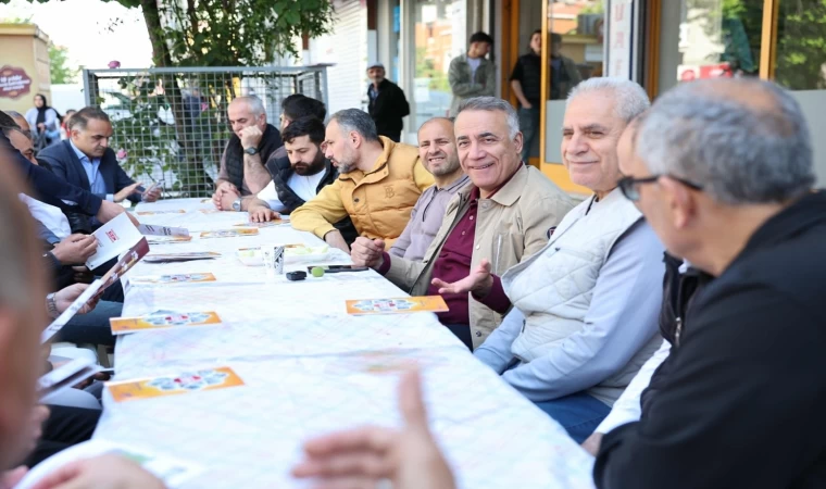 Sultangazi Belediye Başkanı Dursun esnafla kahvaltı sofrasında