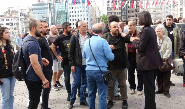 Taksim’de iki grup arasında kavga kamerada