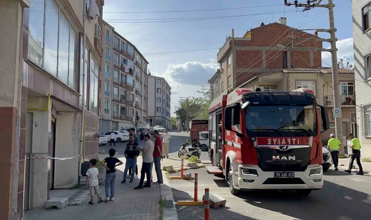 Tamir ettiği arabasının altında kalan adam hayatını kaybetti