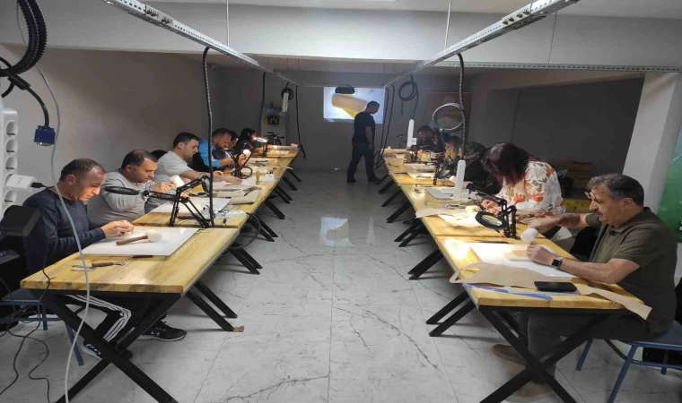Tavşanlı’da deri işleme atölyesi açıldı