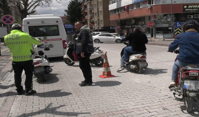Tavşanlı’da ehliyetsiz ve kasksız sürücülere geçit verilmiyor