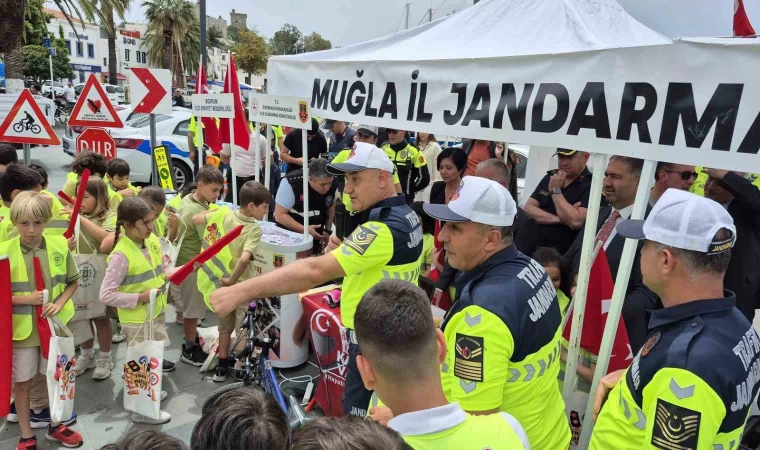 Trafik kurallarını uygulamalı şekilde öğrendiler