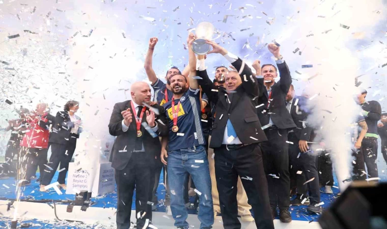 Trendyol 1. Lig’e yükselen Sarıyer, kupasını aldı