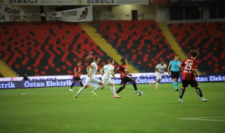 Trendyol Süper Lig: Gaziantep FK: 0 - Alanyaspor: 0 (İlk yarı)
