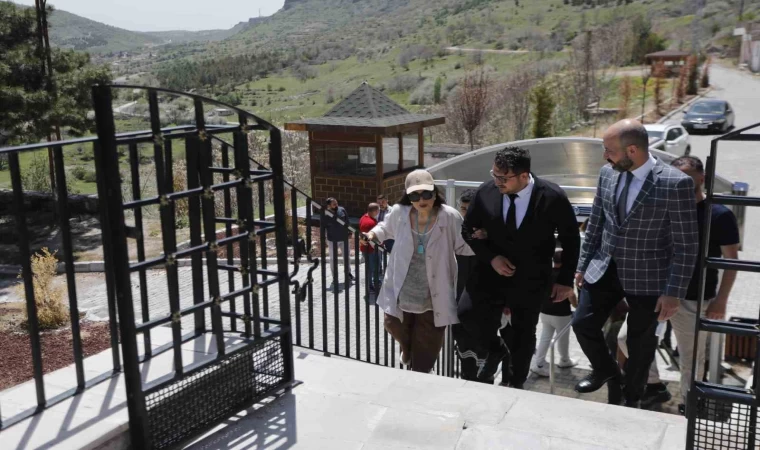 Türkan Şoray, 52 sonra ”Mahpus” filminin çekildiği mekanı gezdi