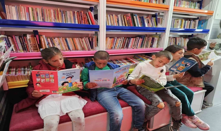 Tutak’ta çocuklar Gezici Kütüphane ile tanıştı