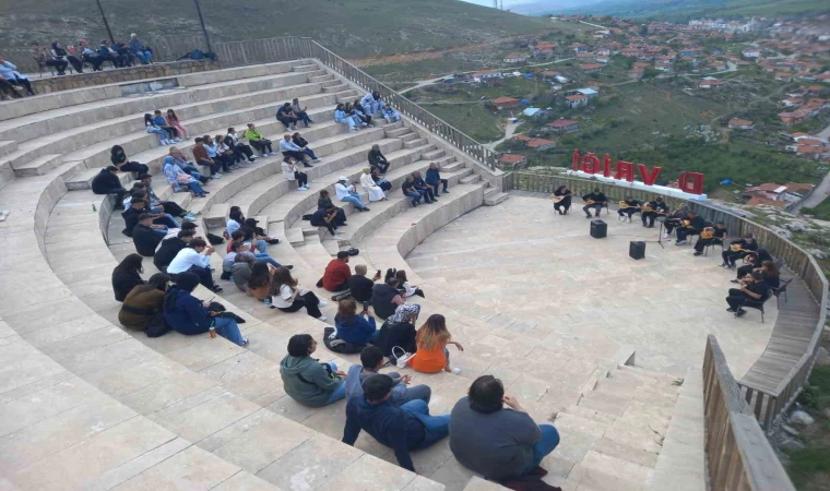 Üç şehir arasında kültür köprüsü kuran ”Kültürler Buluşuyor” projesi bu kez Sivas’ta