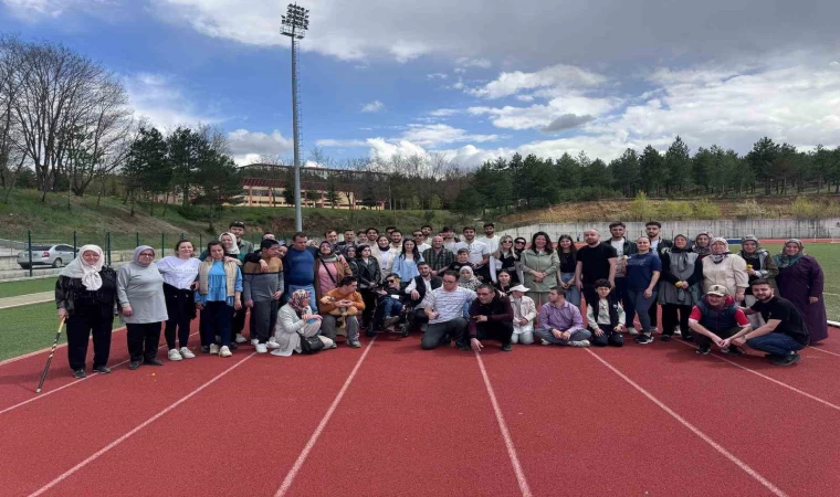 Üniversite öğrencilerinden engelliler için farkındalık yürüyüşü