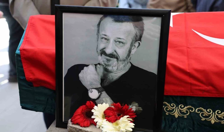 Usta sanatçı Naşit Özcan, son yolculuğuna uğurlandı
