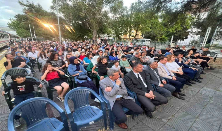 ’Vagon Sahne’ Manisa Tren Garı’nda perdelerini açtı