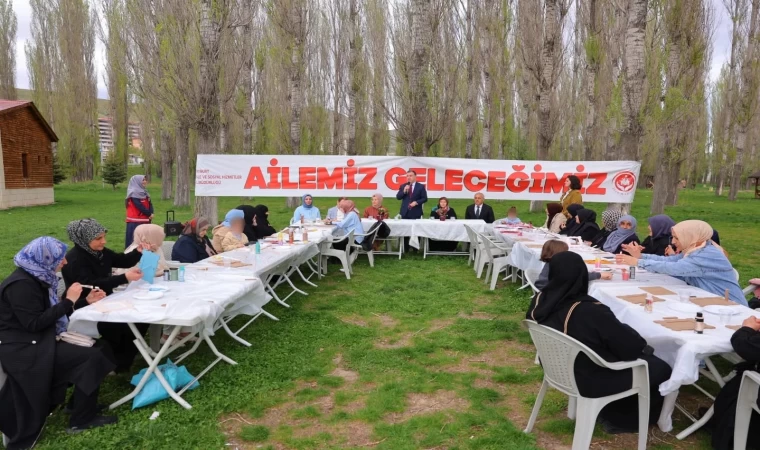 Vali Eldivan, şehit, gazi ve koruyucu aile anneleriyle bir araya geldi