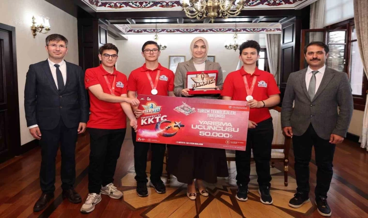 Vali Yiğitbaşı, TEKNOFEST KKTC 2025’te dereceye giren HasCode Takımı’nı kabul etti