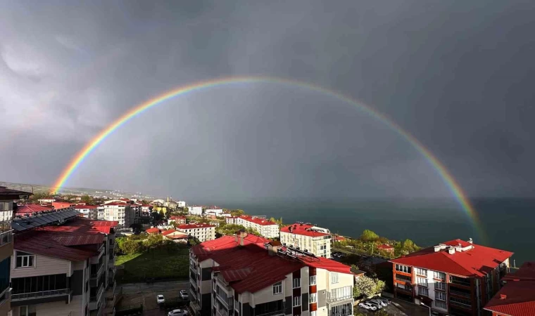 Van Gölü’nde gökkuşağı görsel şölen oluşturdu