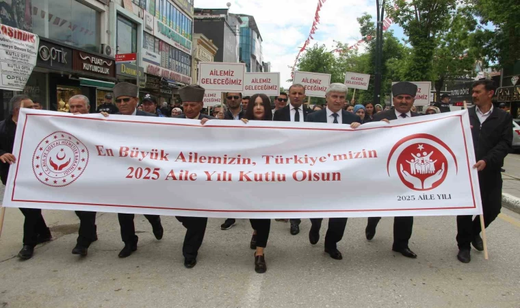 Van’da ’Aile Yılı’ yürüyüşü yapıldı